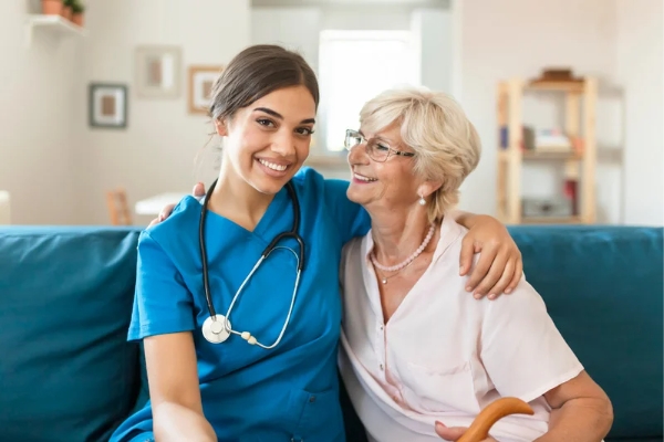 A nurse with a elderly patient