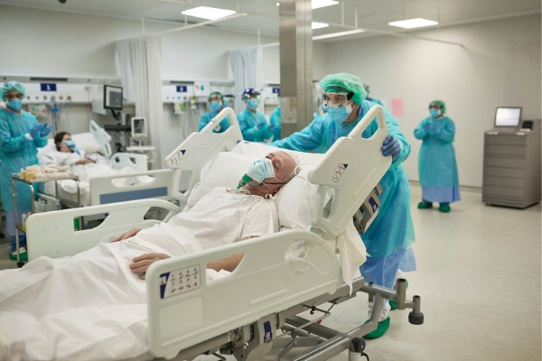 Nurse shifting a covid-19 patient 